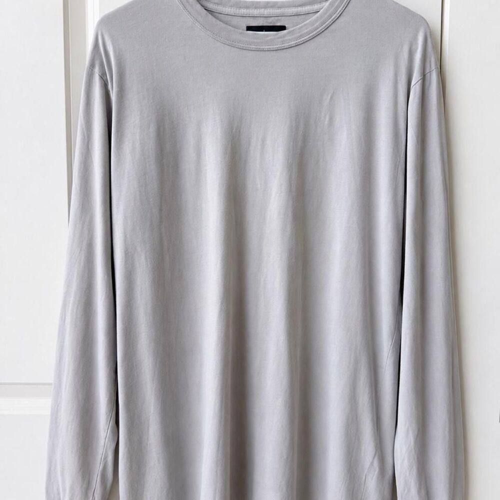 Velvet Men's Grey and Cream T-shirt